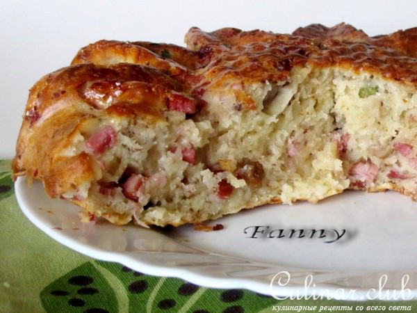 Сырный кекс с копченостями, маринованными огурчиками и грецкими орехами