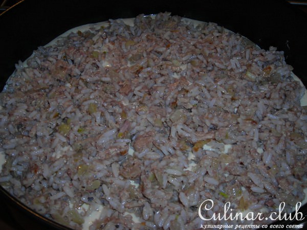 Заливной пирог с сайрой,рисом и жаренным луком