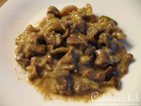 Киш с куриными потрошками, зеленой фасолью и брокколи
