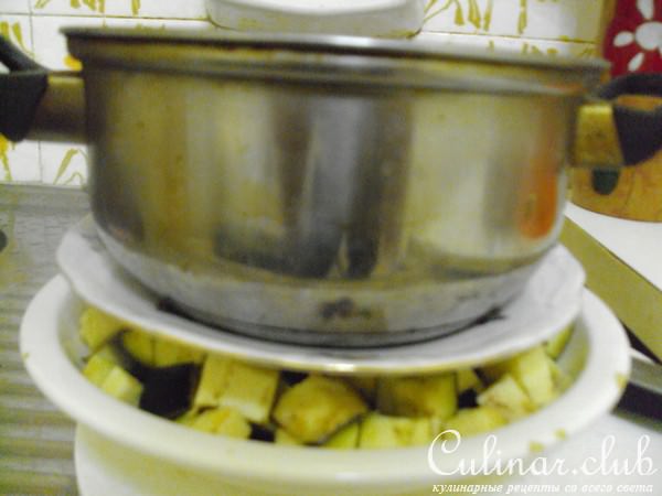 Пирог мясной с овощными нотками