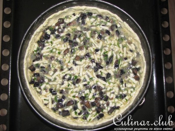 Пирог с сыром и грибами.