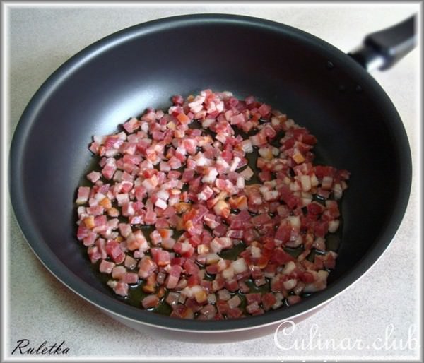 Луковый киш с грудинкой.