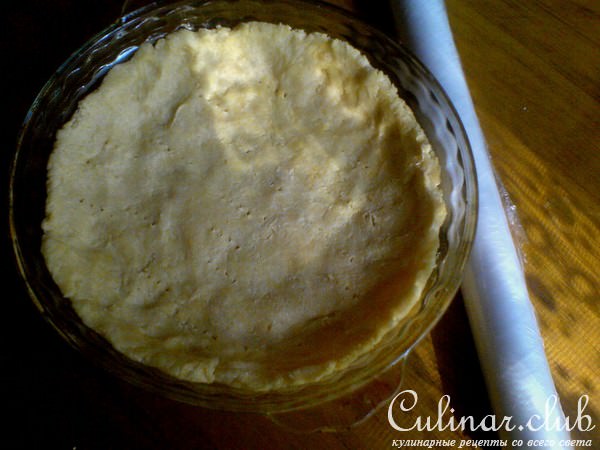Открытый пирог с томатами, козьим сыром и шалфеем