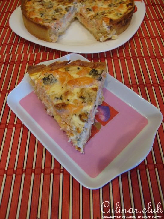 Чесночный киш с форелью,пармезаном и голубым сыром
