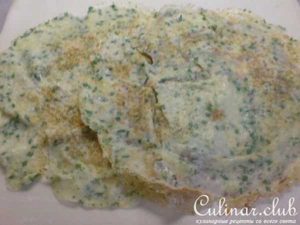 Новгородская рыбная кулебяка с лососем, рисом и яйцом