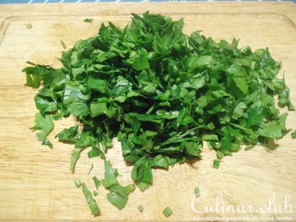 Томатный хлеб с чесноком, сыром и зеленью