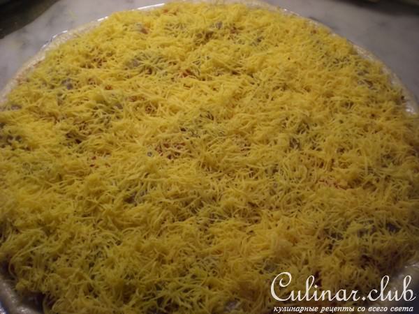 Пицца( замечательное тесто для неё) с креветками- вариант.