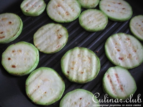 Киш с фаршем и кабачком
