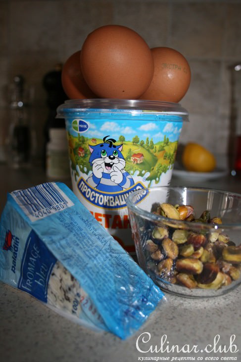 Киш с голубым сыром, беконом и вялеными томатами