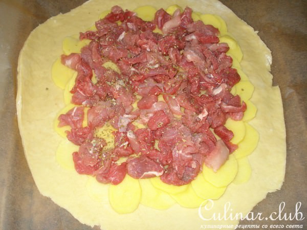 Пирог с мясом и картофелем