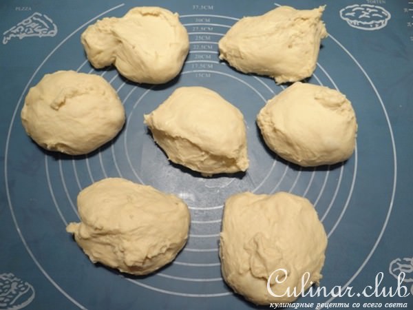Пирог "Цветы" с беконом и сыром Чечил
