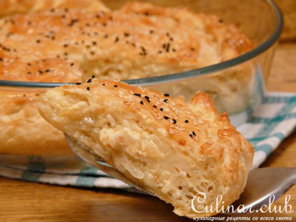 Слоеный пирог с начинкой из лука, плавленных сырков и яиц (+бонус)