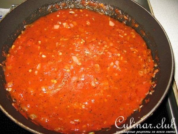 Пицца мясная и соус для пиццы