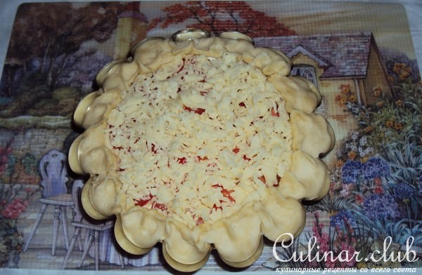 Сырно-луковый пирог с копченым салом и беконом