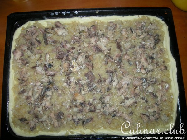 Пирог с капустой и консервой