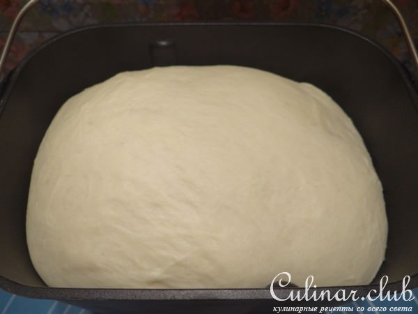 Пирог "Цветы" с беконом и сыром Чечил