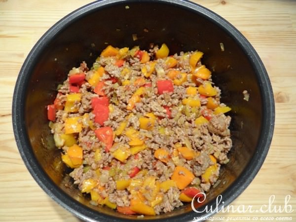 Пирог из сладкого перца и фарша