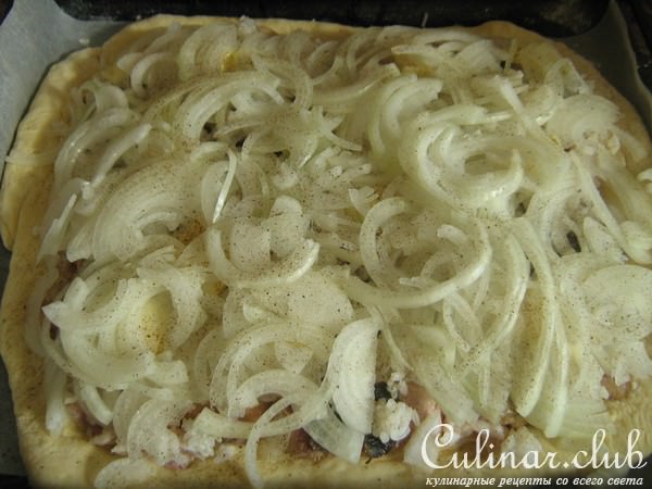 Пирог с рыбой и рисом.