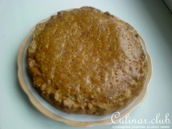 Простенький закусочный пирог с начинкой из плавленных сырков.