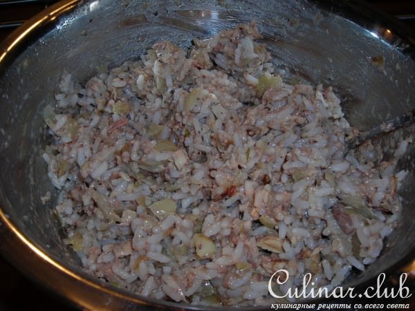 Заливной пирог с сайрой,рисом и жаренным луком