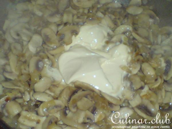 Пирог с шампиньонами,луком и сыром
