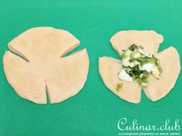 Булочки-розочки с сырной начинкой