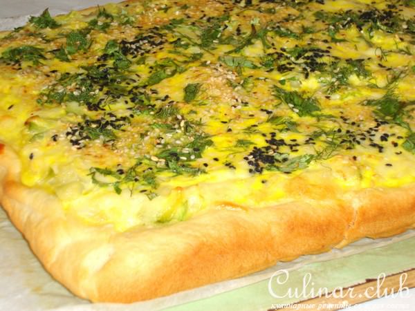 Пирог с луком и кабачком