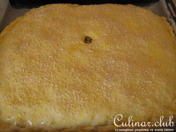 Пирог с рыбой и рисом.