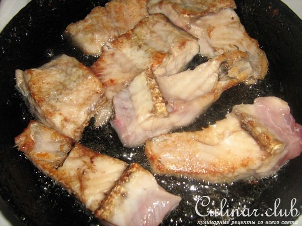 Пирог с рыбой и рисом.