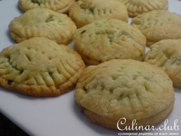 Сырные пирожки с цуккини,зелёным лучком и...сыром!