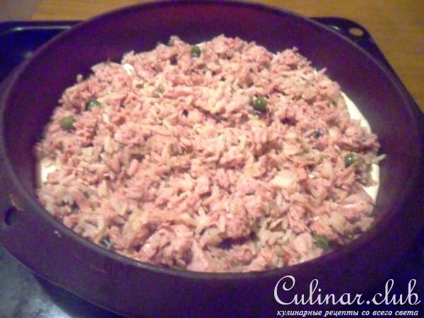Фаршированный ленивый пирог с рисом и тунцом