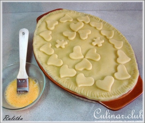 Мясной пирог с сердцем и беконом.
