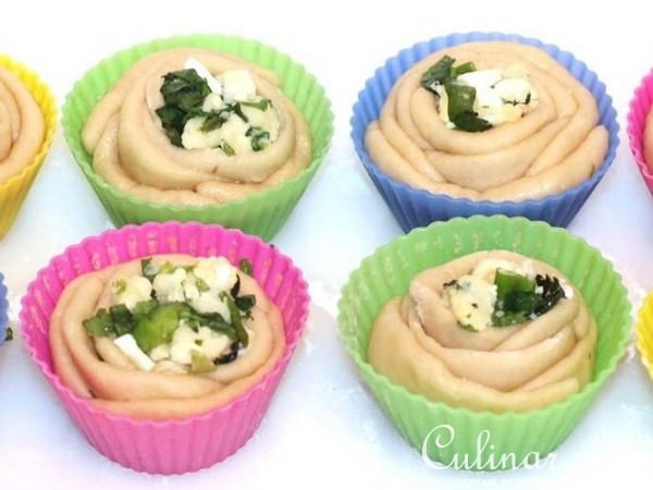 Булочки-розочки с сырной начинкой