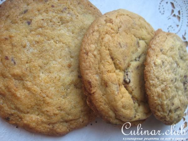 Chocolate Chip Cookies (Thin, Chewy & Puffy)