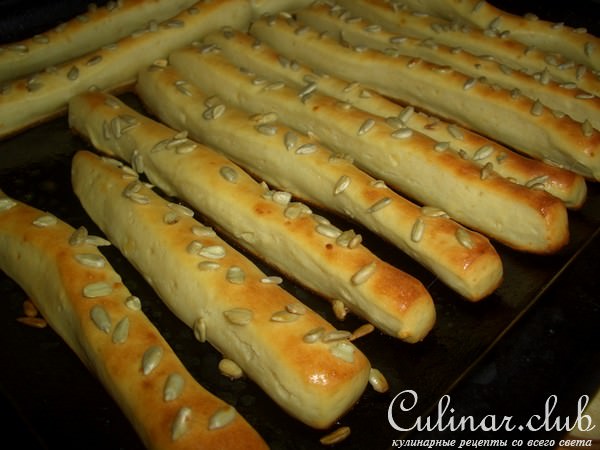 Хлебные палочки с сыром.