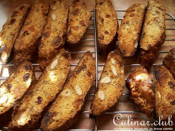 Лимонные бискотти с орехами, семечками и сухофруктами