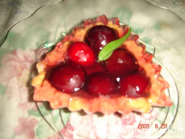 Корзинки с черешней