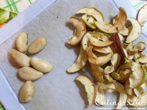 Печенье с сушеными яблоками и орехами