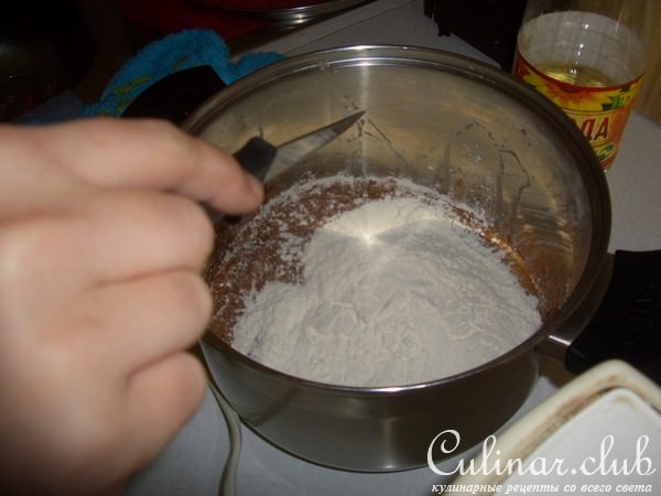 Шоколадное печенье с вишней 