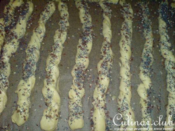 Хлебные палочки с сыром и кунжутом