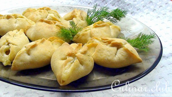 Пирожки с сыром из песочно-творожного теста.