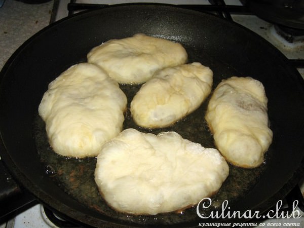 Пирожки жареные с печенью и картошкой