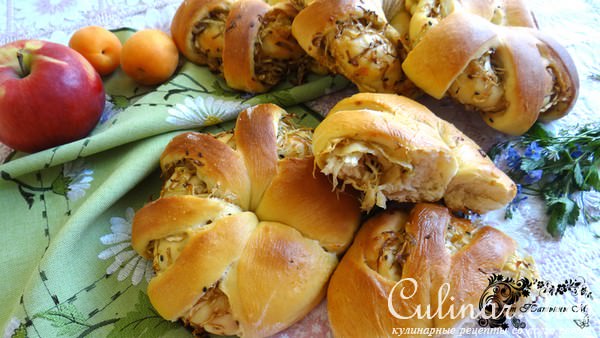 Открытые булочки с маринованной капустой, сыром и кунжутом (идеи для пикника)