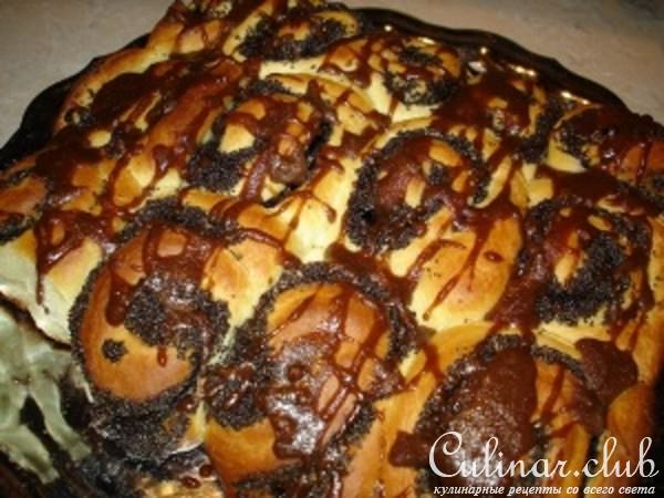 Маковые булочки с шоколадной помадкой