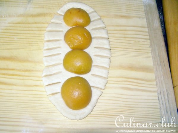 "Булочки косички с курагой"