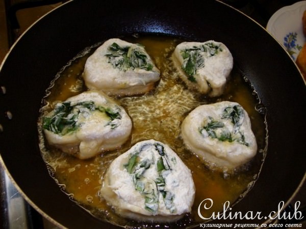 Треугольнички с сыром и черемшой