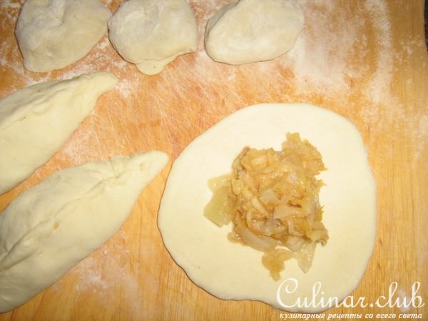 Постные пирожки с луком и...яблоками.