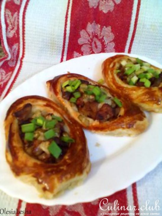 Лодочки из слоеного теста...с картофелем и мясом "По деревенски")))
