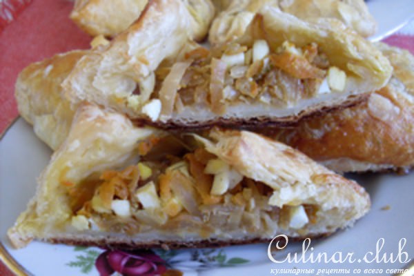 Слоёные пирожки с капустой