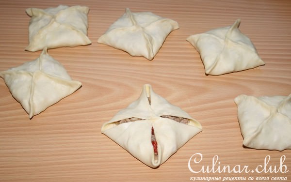 Слоеные конвертики с мясом,рисом и болгарским перцем